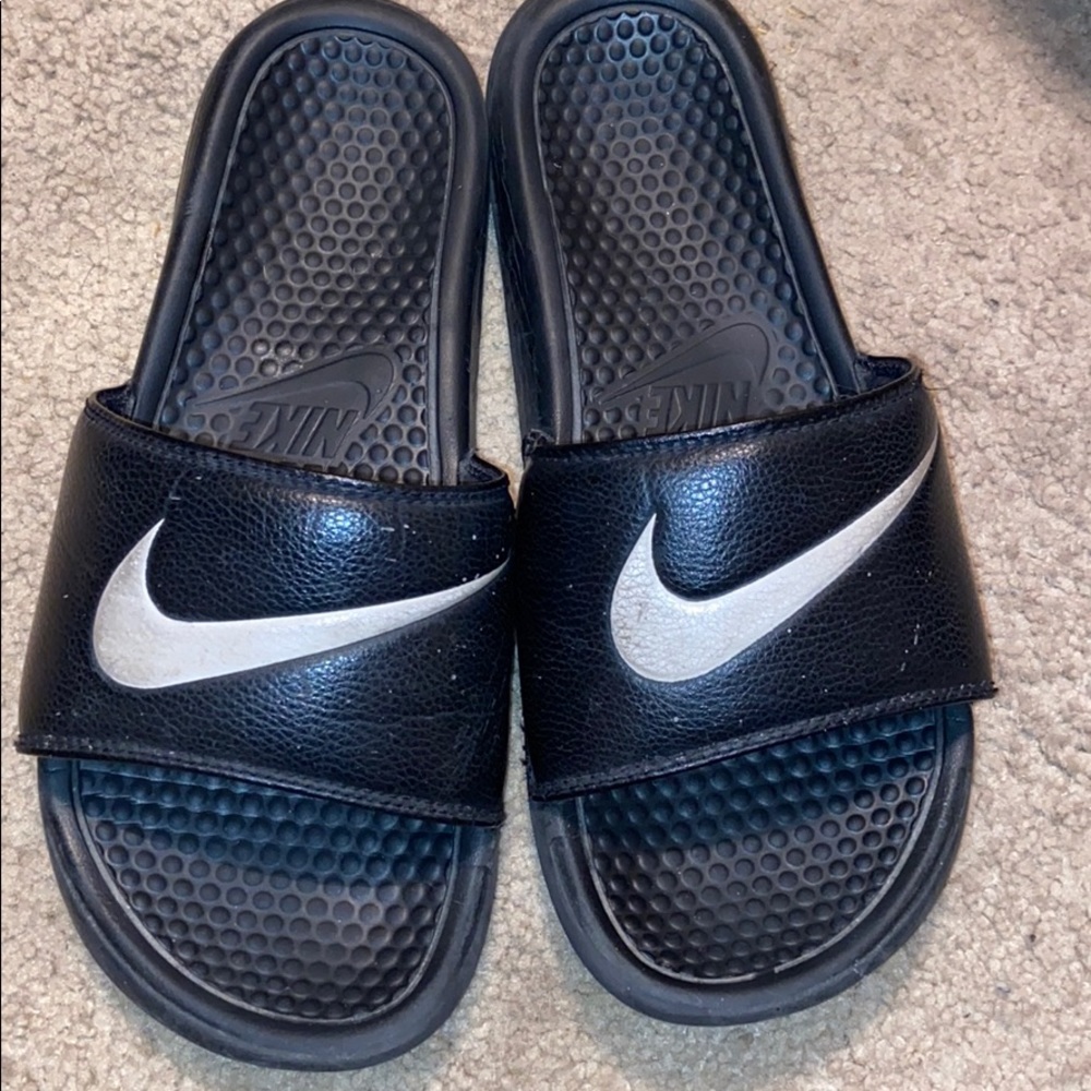 Black nike sandels